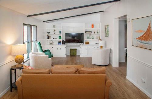 Hammondsport House | Purple Parrot