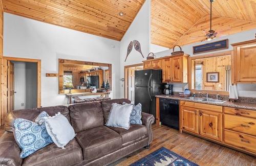 Cleveland Cabin | Purpleaire - Witness the Sun Rise and Set from Above Alpine Helen