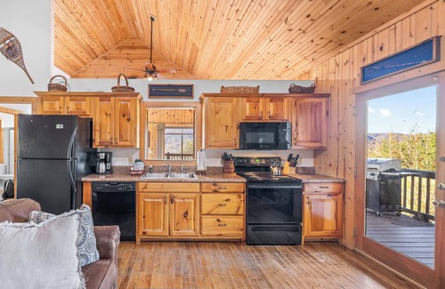 Cleveland Cabin | Purpleaire - Witness the Sun Rise and Set from Above Alpine Helen
