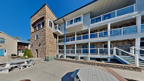 Put-in-Bay House | Put-in-Bay Waterfront Condo #107