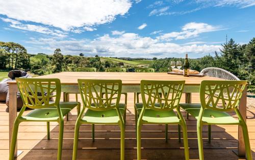 Surfdale Villa | Putaki Bay - Tui Villa - Be My Guest Waiheke