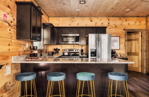Sevierville Cabin | Putt-Putt, Hot Tub, Laser Tag, Arcade, Deck, Air Hockey, Resort Pool, Grill