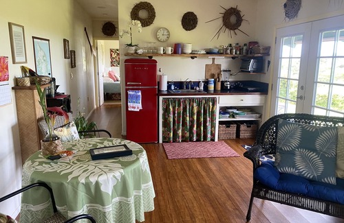 Papaikou Apartment | Puumoi ocean view hideaway