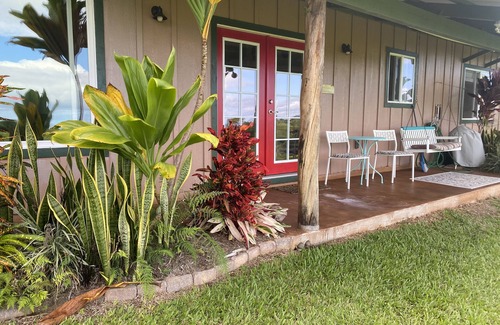 Papaikou Apartment | Puumoi ocean view hideaway