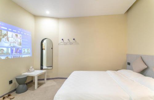 Haizhu Hotel | Puzzle Hotel Guangzhou Fenghuang New Village Subway Station