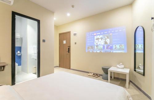 Haizhu Hotel | Puzzle Hotel Guangzhou Fenghuang New Village Subway Station