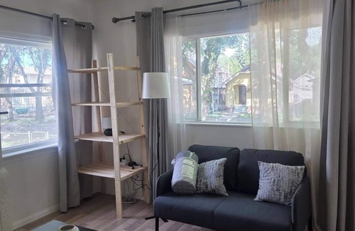 North Central Edmonton House | Pvt Queen Bed & Work Desk|BBQ,Near NAIT, UofA,Downtown,Detached Free Garage,WiFi