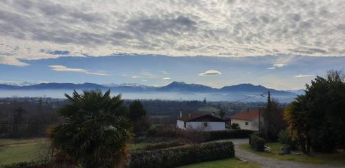 Saint-Gaudens Apartment | Pyrenees Vue Gite - Vues Fantastique, Parking Gratuit Sur Place & Piscine