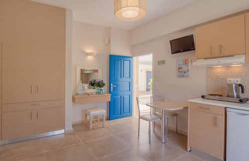 Malia Hotel | Pyrgos Beach Hotel Apartments