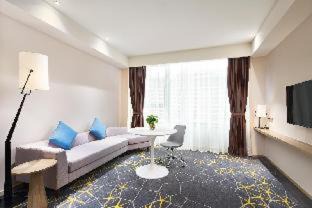 Pudong Hotel | Q-Box Hotel Shanghai Sanjiagang -Offer Pudong International Airport and Disney shuttle