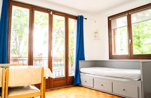 Les Stades Apartment | Qhome 2 - T2 Cosy entre Paris et Disney - Parking privé