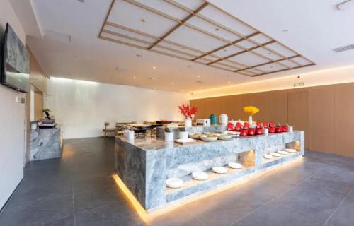 Downtown Beijing Hotel | Qiana Hotel Houhai Gulou Street Subway Station Branch