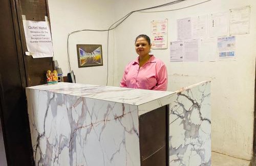 Prashant Vihar Hotel | Qotel Express Sandberry Prashant Vihar