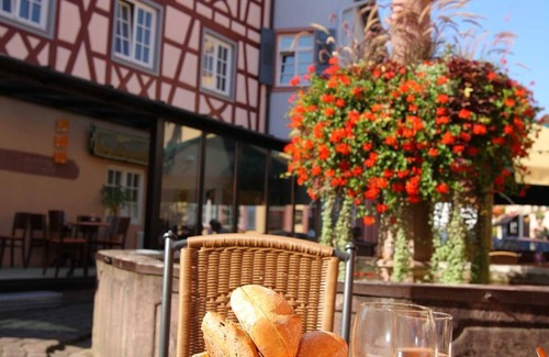 Ettenheim Cottage | Quadruple Room D with WC and shower - Hotel Deutscher Hof