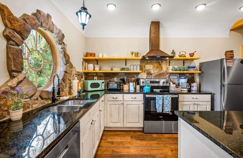 Kodak RV Rental | Quail's Landing – A Hobbit Hole! Kodak, TN, short drive from the Great Smokies!