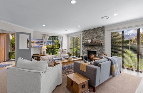 Lower Shotover House | Quail's Nest, Queenstown - Luxury Home & Garden