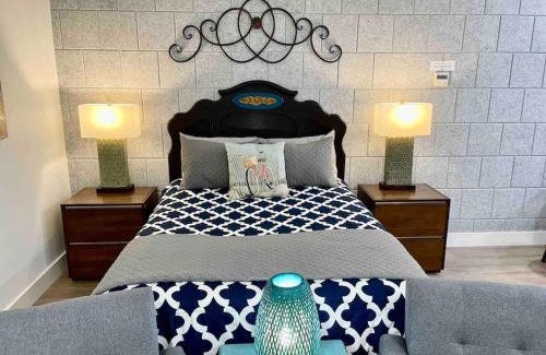 Ahwahnee House | Quail Suite HOT TUB BBQ Sleeps 2