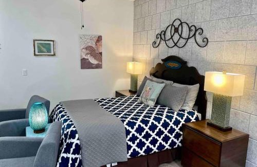 Ahwahnee House | Quail Suite HOT TUB BBQ Sleeps 2