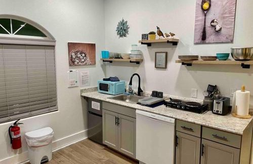 Ahwahnee House | Quail Suite HOT TUB BBQ Sleeps 2