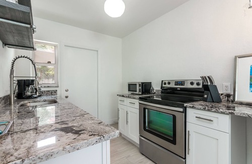 Delray Beach Apartment | Quaint 1/1 Villa with HEATED Pool-BEST LOCATION- walk to everything!