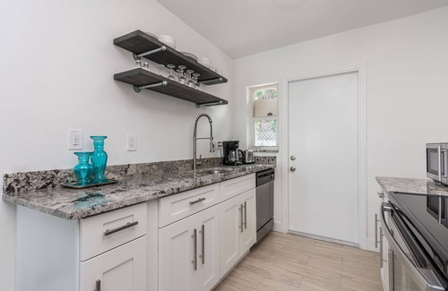 Delray Beach Apartment | Quaint 1/1 Villa with HEATED Pool-BEST LOCATION- walk to everything!
