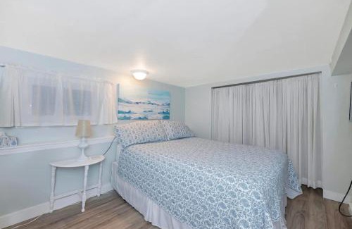 Saanich West House | Quaint 1 bedroom lower suite in Victoria, BC