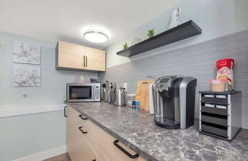 Saanich West Apartment | Quaint 1 Bedroom Suite, Victoria, BC