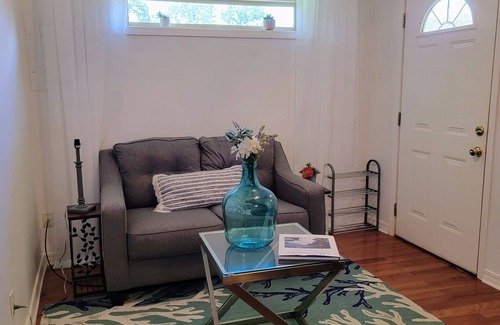 Myrtle Grove Cottage | Quaint 1b1b Bungalow - Pensacola day trip to beaches near Navy Base