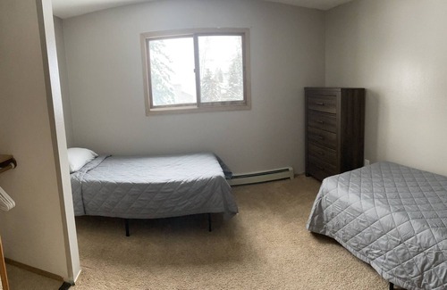 Northeast Anchorage Condo | Quaint 2 Bedroom Condo with indoor fireplace