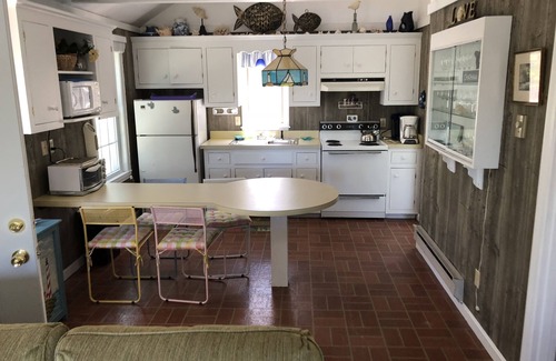 West Chatham Cottage | Quaint 2 Bedroom Cottage Overlooking White Pond
