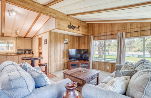 Three Rivers House | Quaint 3 Bedroom/2 Bathroom Home Near Sunriver on the River!