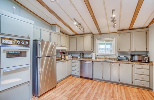 Three Rivers House | Quaint 3 Bedroom/2 Bathroom Home Near Sunriver on the River!