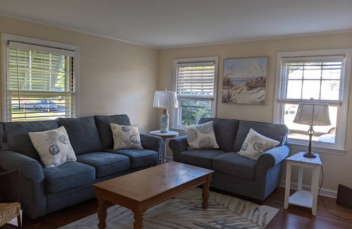 Lake Como House | Quaint 4 bdrm - blocks from Spring Lake & Belmar