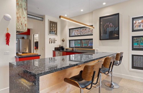 Newport House | Quaint 4-Bed with Backyard, 5-Min to the Beach