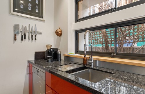 Newport House | Quaint 4-Bed with Backyard, 5-Min to the Beach