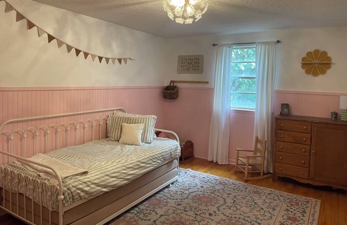 Norman House | Quaint Abode Close to Campus