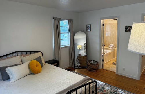 Norman House | Quaint Abode Close to Campus