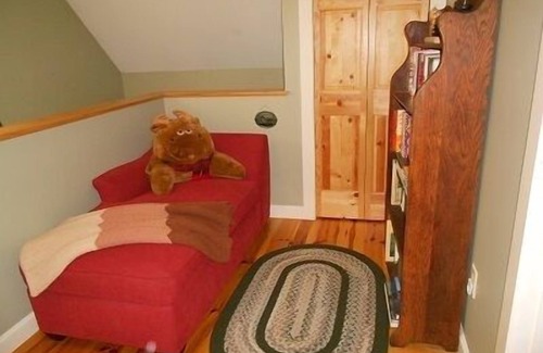 Gilford House | Quaint And Cozy Cottage Nestled In The Heart Of All The Lake Has To Offer