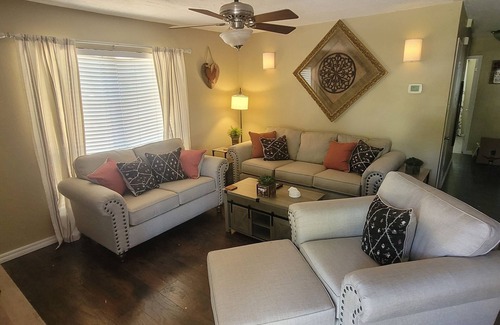 Lawton House | Quaint and cozy cottage!