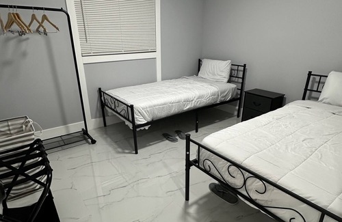 Queens Apartment | Quaint apartment near JFK