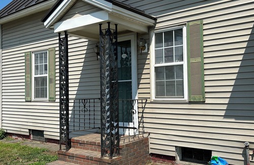 Skowhegan Apartment | Quaint apartment with AC 2 blocks from downtown shopping, restaurants & river