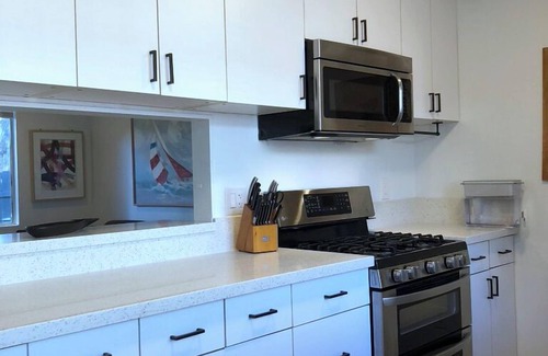 Townsite Cottage | Quaint Beach Cottage