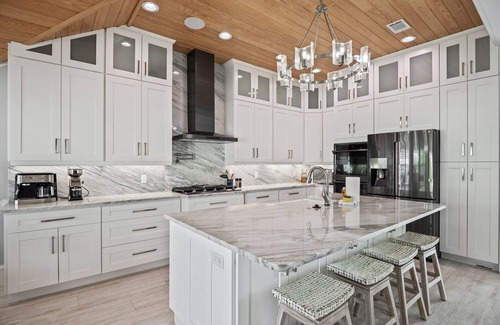 Avalon Beach Estates House | Quaint Beach Home | Private Beach | 1 Min Walk To Community Pool & Tennis!