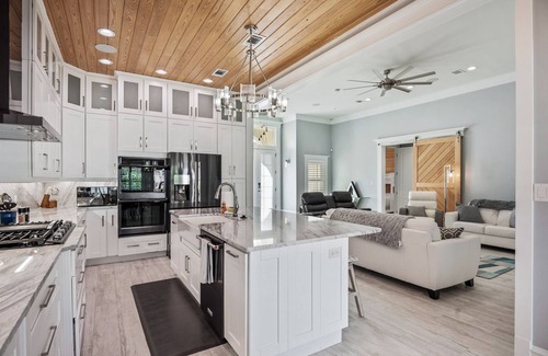 Avalon Beach Estates House | Quaint Beach Home | Private Beach | 1 Min Walk To Community Pool & Tennis!