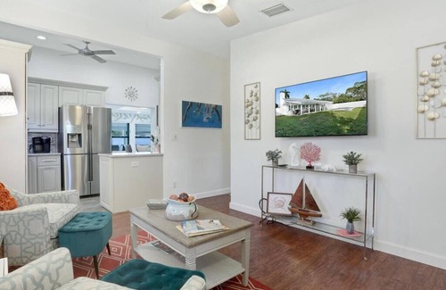 Lake Park House | Quaint Bungalow in Lake Park with Private Pool & Spa - Minutes from Beaches