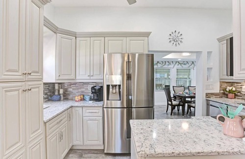 Lake Park House | Quaint Bungalow in Lake Park with Private Pool & Spa - Minutes from Beaches