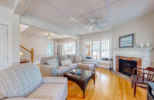 Kennebunk House | Quaint Bungalow