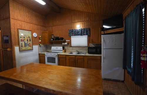 Concan Cabin | Quaint cabin located near the Frio River