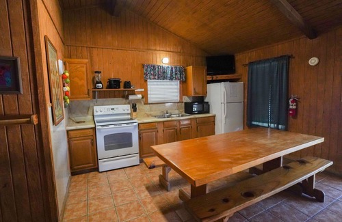 Concan Cabin | Quaint cabin located near the Frio River