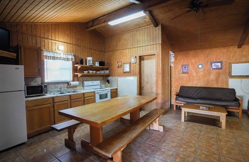 Concan Cabin | Quaint cabin located near the Frio River